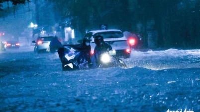 (Live) Regen die ganze Nacht, viele Straßen in Hanoi verwandelten sich in Flüsse