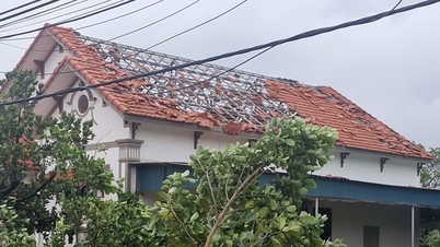 Tornado riss Dächer von Häusern im Bezirk Chu Van An ab