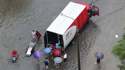 Am Morgen des 7. Oktober gaben viele Unternehmen in Hanoi ihren Mitarbeitern frei und holten die geleistete Arbeit später nach.