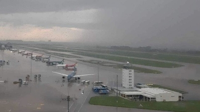 Starker Regen und Gewitter, Flughafen Noi Bai warnt Passagiere dringend