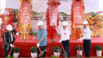 Spatenstich für das Projekt „National Historical Site“, den Ort, an dem die Kommunikation hergestellt und der Ho-Chi-Minh-Pfad eröffnet wird