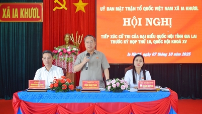 Đồng chí Châu Ngọc Tuấn - Phó Bí thư Tỉnh ủy, Trưởng Đoàn đại biểu Quốc hội tỉnh tiếp xúc cử tri tại xã Ia Khươl