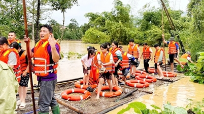 ກູ້​ໄພ​ຊ່ວຍ​ເຫຼືອ​ນັກ​ຮຽນ 270 ຄົນ​ອອກ​ຈາກ​ໂຮງ​ຮຽນ​ກິນ​ນອນ​ຖືກ​ນ້ຳ​ຖ້ວມ​ຢູ່​ໄທ​ງວຽນ