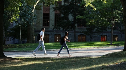 米国は大学に対し、留学生を15％に制限し、入学試験を義務化するよう求めている