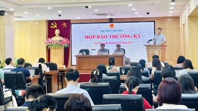 มูลค่านำเข้า-ส่งออกสินค้าปี 2568 อาจแตะระดับใหม่ราว 9 แสนล้านดอลลาร์สหรัฐ