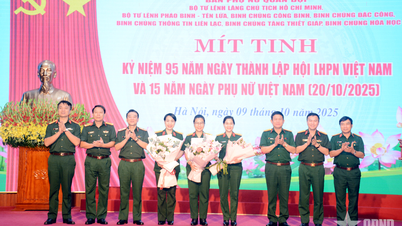 สตรีทหารร่วมชุมนุมฉลองวันสตรีเวียดนาม
