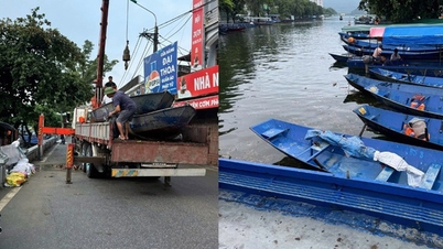 Лодки, несущие любовь через паводковые воды