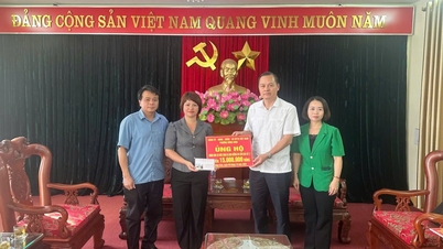 Phường Đông Kinh hỗ trợ người dân bị ảnh hưởng do cơn bão số 11 tại một số xã thuộc huyện Hữu Lũng cũ
