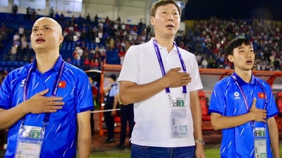 Trainer Kim Sang-sik ist mit dem Sieg der vietnamesischen Mannschaft zufrieden.