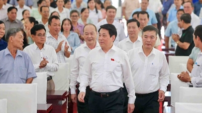 ประธานาธิบดีเลือง เกืองพบปะกับผู้มีสิทธิเลือกตั้งใน 11 ชุมชนของนครโฮจิมินห์