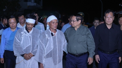 Prime Minister visits people killed by tornado and collapsed houses in Ninh Binh