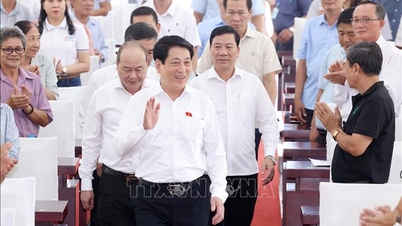 ประธานาธิบดีเลือง เกืองพบปะกับผู้มีสิทธิเลือกตั้งใน 11 ชุมชนของนครโฮจิมินห์