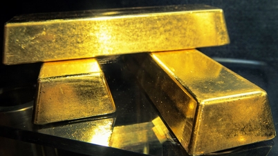 Cena zlata překročila 4 900 dolarů za unci, stříbro vytvořilo nový rekord.