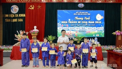 មន្ទីរពេទ្យ​បង្អែក​ខេត្ត​សហការ​ផ្តល់​អំណោយ​បុណ្យ​ពាក់​កណ្តាល​សរទរដូវ​ដល់​កុមារ​ឈឺ