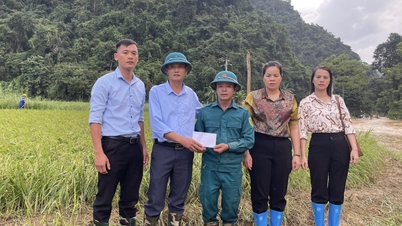 Duc Long Commune visits and encourages search and rescue forces and households affected by storms and floods - Cao Bang Electronic Newspaper