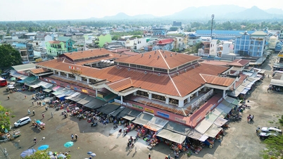 បំបែក "ខ្សែបន្ទាត់ខាងក្រោម" ឆ្លងកាត់សេដ្ឋកិច្ចព្រំដែនខេត្តមួយ - ផ្នែកទី 2៖ ទីផ្សារព្រំដែនដ៏អ៊ូអរ