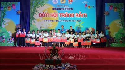 Warm 'Full Moon Festival' for workers' children