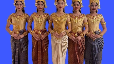 អ្នក​របាំ​បុរាណ​ខ្មែរ​ចូល​រួម​មហោស្រព​វប្បធម៌​ពិភពលោក​លើក​ដំបូង​នៅ​ទីក្រុង​ហាណូយ