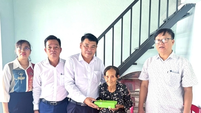 Các địa phương thăm, tặng quà cho người cao tuổi