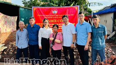 Khởi công xây dựng nhà ở cho hộ khó khăn và thăm, tặng quà người cao tuổi