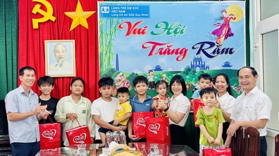 អនុប្រធានគណៈកម្មាធិការប្រជាជនខេត្ត Nguyen Thi Thanh Lich បានអញ្ជើញទៅសួរសុខទុក្ខ និងប្រគល់អំណោយនៅពាក់កណ្តាលរដូវស្លឹកឈើជ្រុះដល់កុមារជួបការលំបាកនៅមណ្ឌលមួយចំនួនក្នុងខេត្ត។