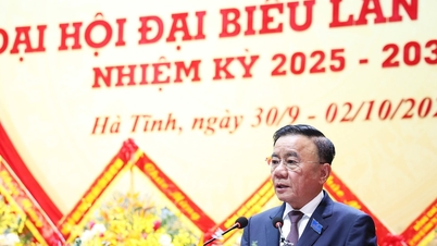 Standing member of the Secretariat Tran Cam Tu attended and directed the Congress of Delegates of the Ha Tinh Provincial Party Committee.