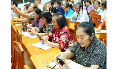 មនុស្សចាស់ចាប់បានយ៉ាងសកម្មជាមួយនឹងការផ្លាស់ប្តូរឌីជីថល