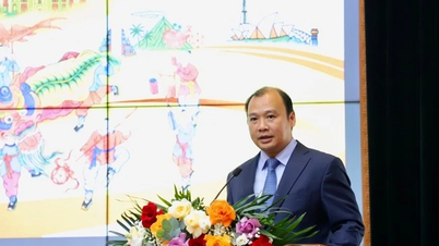 The first World Cultural Festival in Hanoi has been postponed due to storms and rain.