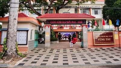 Big explosion and electrical short circuit during class, 1,400 students had to evacuate urgently