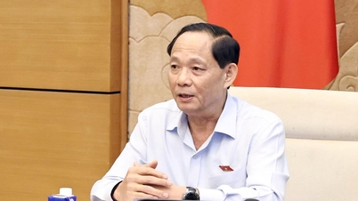 Wiceprzewodniczący Zgromadzenia Narodowego, starszy generał porucznik Tran Quang Phuong przewodniczył spotkaniu poświęconemu programowi „Chwała Wietnamskiego Zgromadzenia Narodowego”