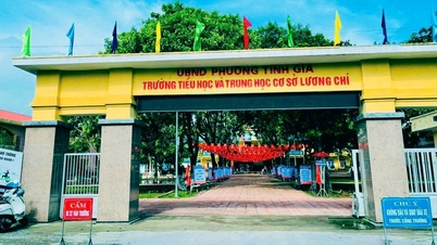 タインホアの校長が新学期初めの70万ドンの募金について説明