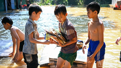 [Ảnh] “Phơi con chữ” nơi rốn lũ Lạng Sơn