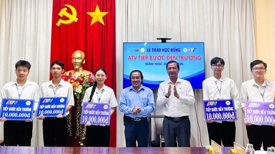 Jornal An Giang, Rádio e Televisão concedem 10 bolsas de estudo "ATV Continuando a Escola" no valor de 100 milhões de VND