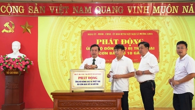 Muong Khoa dona para ayudar a las víctimas de las inundaciones