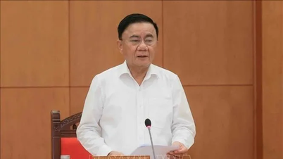 Khẩn trương hoàn thiện chính sách tiền lương, phụ cấp ưu đãi cho cán bộ y tế