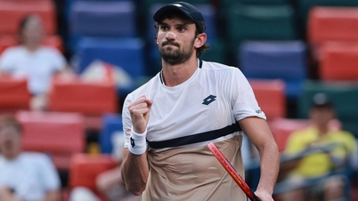 „Temný kůň“ Vacherot šokuje a v semifinále Masters v Šanghaji vyzývá Djokoviće