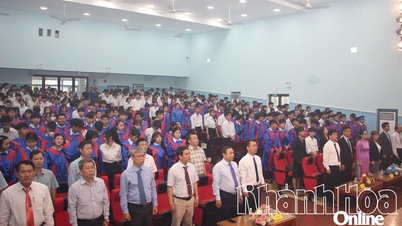 Trường Trung cấp Nghề Diên Khánh trao bằng tốt nghiệp cho 176 học sinh
