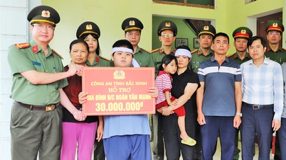 Công an tỉnh Bắc Ninh hỗ trợ 30 triệu đồng cho thân nhân đồng chí Đoàn Văn Mạnh bị tử vong khi chống lũ