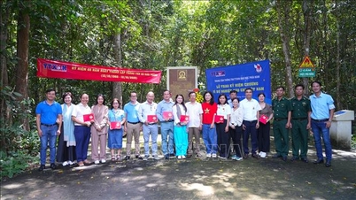 ສືບ​ຕໍ່​ແຫຼ່ງ​ຂໍ້​ມູນ​ຂ່າວ​ສານ​ປະ​ຕິ​ວັດ​ຂອງ​ອົງ​ການ​ຂ່າວ​ວິ​ລະ​ຊົນ​ປົດ​ປ່ອຍ​