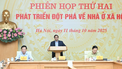 [Ảnh] Thủ tướng Phạm Minh Chính chủ trì họp về phát triển đột phá nhà ở xã hội