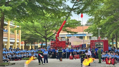 Tuyên truyền, thực hành chữa cháy tại trường học