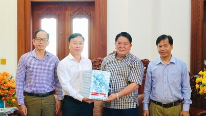 Lãnh đạo tỉnh Cà Mau thăm, chúc mừng các doanh nghiệp nhân Ngày Doanh nhân Việt Nam 13/10