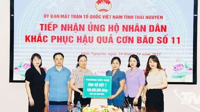 Phường Bắc Kạn trao tặng 300 triệu đồng hỗ trợ khắc phục hậu quả thiên tai