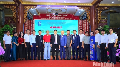 สมาคมธุรกิจจังหวัดจัดการประชุมเพื่อเฉลิมฉลองวันผู้ประกอบการเวียดนาม