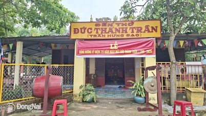 Die Gemeinde Xuan Hoa bietet respektvoll Weihrauch zum Gedenken an den Heiligen Tran Hung Dao an