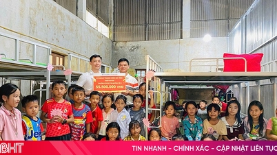 Hyundai Thanh Cong Ha Tinh ger gåvor till Muong Tip 2 Primary School för etniska minoriteter