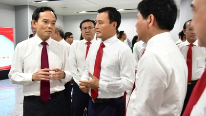 Secretarul Tran Luu Quang și delegația orașului Ho Și Min au vizitat linia 1 de metrou înainte de Congresul Partidului.