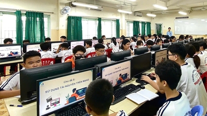 호치민시 교육훈련부는 학교에서 범죄자들이 학생들을 사기하는 것을 예방하도록 요구합니다.