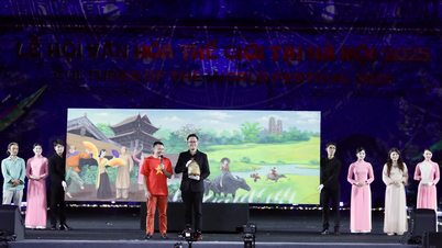 World Cultural Festival in Hanoi: auction, raised 2.5 billion VND to support flood victims