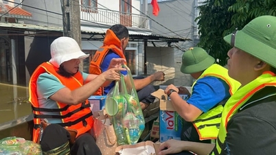 Perempuan di ibu kota berbagi dengan masyarakat yang terkena dampak badai dan banjir